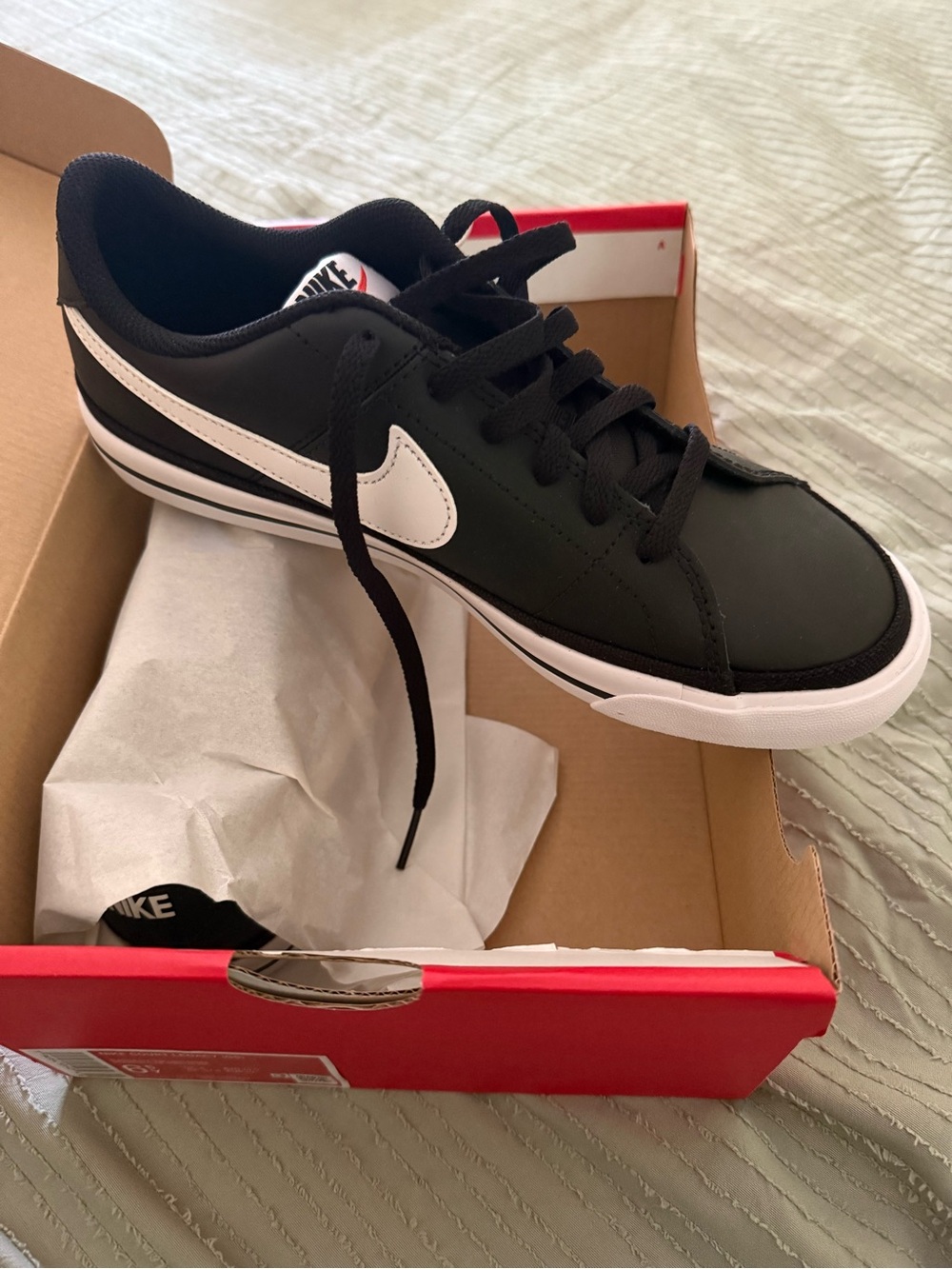 Nike Black/White Low-Top Skate Sneaker, women 8, youth 6.5